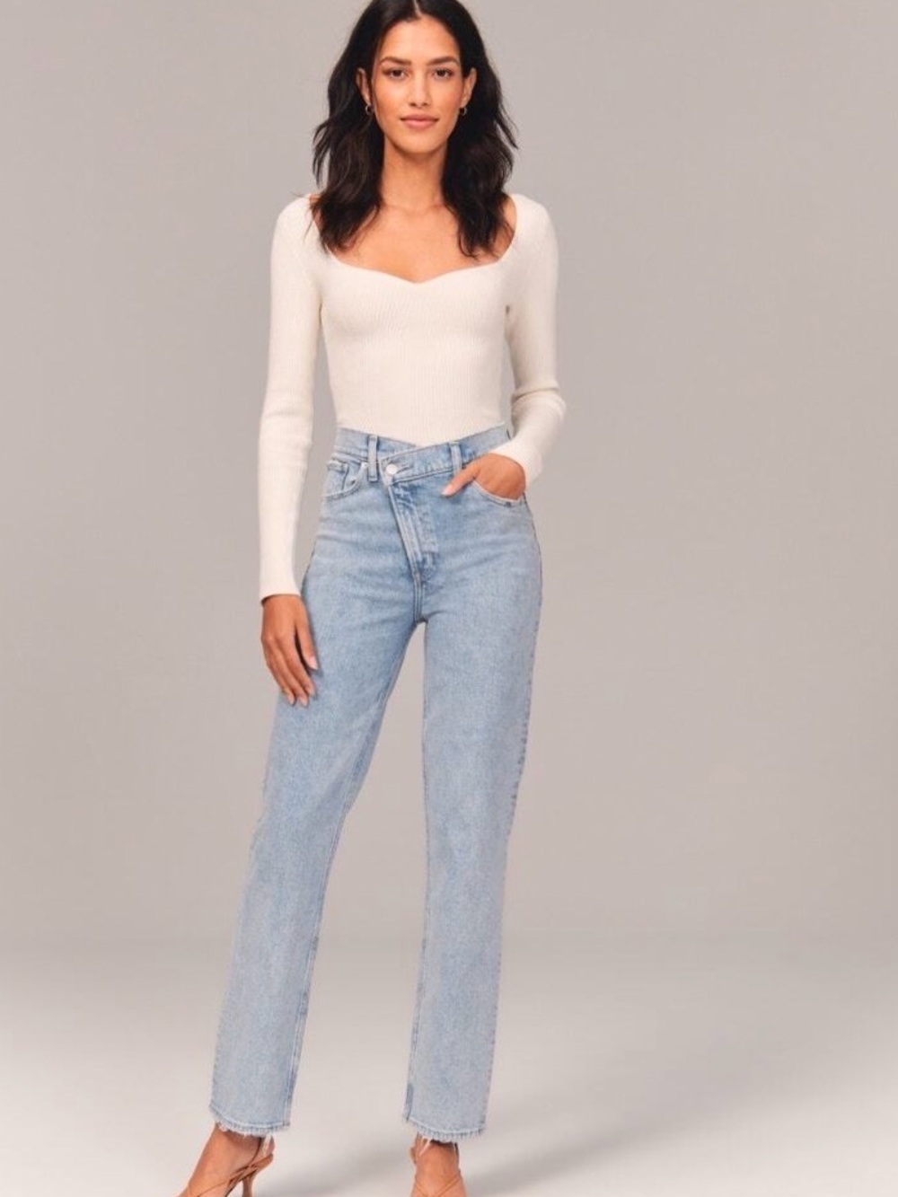 Abercrombie & Fitch '90s Straight Ultra High Rise Light Wash Jeans Size 8